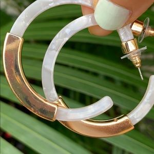 🔥Super Cute Acrylic Hoop Earrings🔥